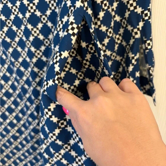 UNTUCKit Blue and White Dress - Picture 4 of 5